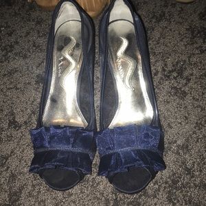 Navy blue heels
